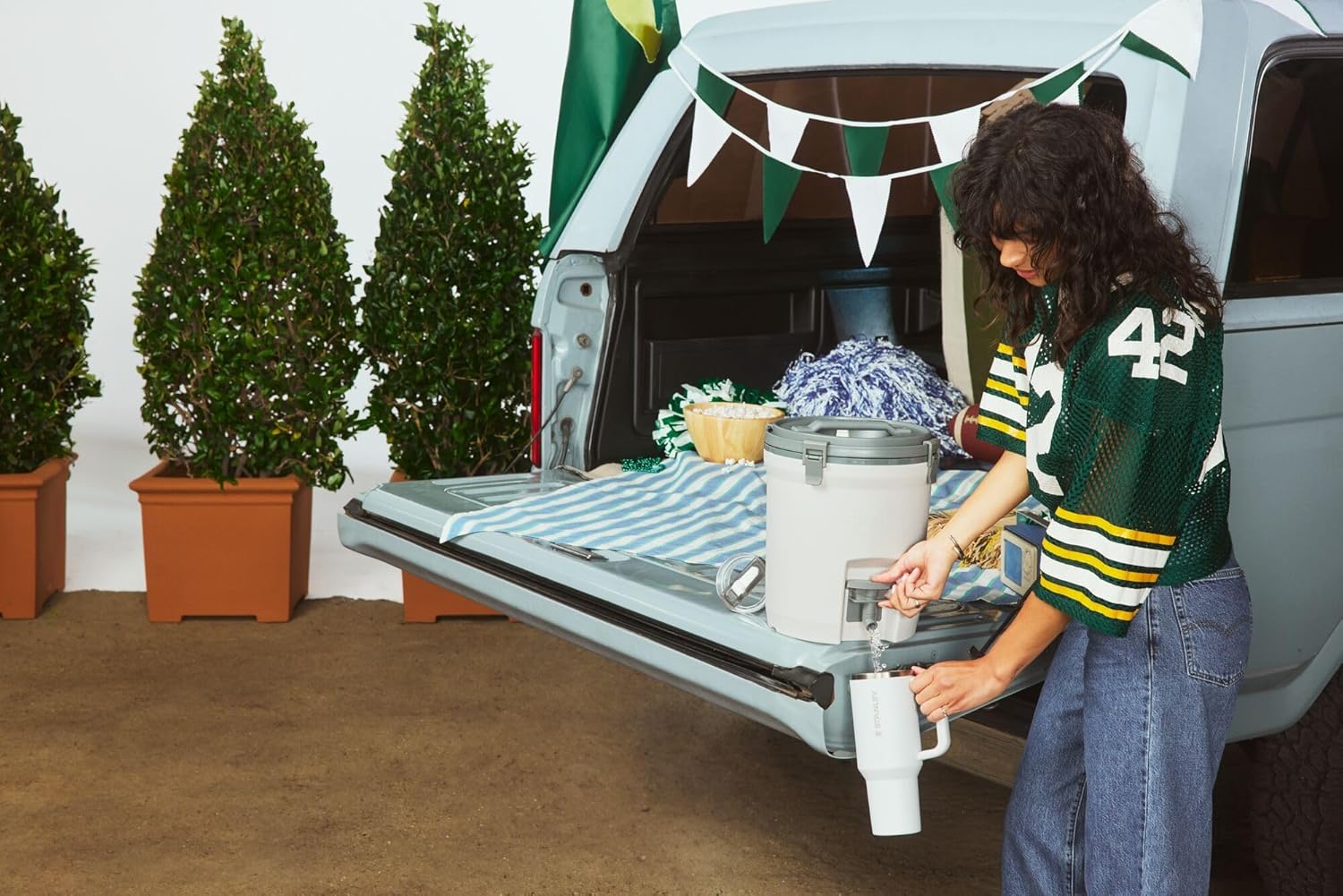 STANLEY Adventure Fast Flow Water Jug 2 Gallon Leakproof Ice Water Dispenser Insulated Beverage Cooler Easy Pour Spigot and Latched Foam Lid BPA-Free